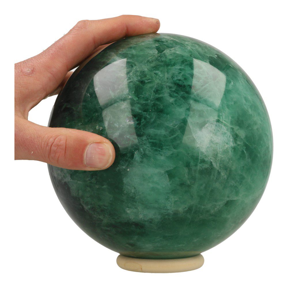 Unieke en prachtige groene fluoriet bol met diameter van ruim 17cm en meer dan 8kg zwaar - met hand