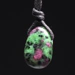 Robijn in Zoesiet hanger doorboord