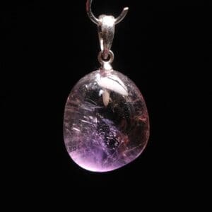 Fraaie ametrien hanger aan zilveren oogje met een hoogte van 1,5-2cm