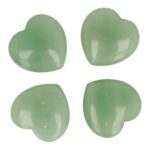 Fraaie groene aventurijn hartje 3cm breed en enigszins transparant.