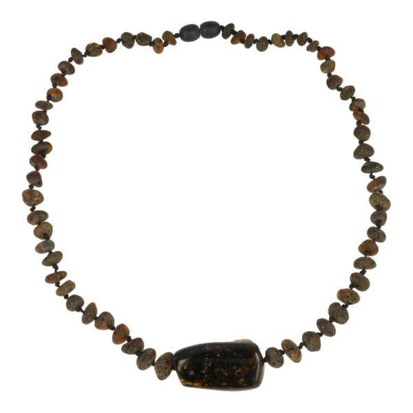 Fraaie bruine barnsteen ketting met groot stuk barnsteen in het midden van 45cm lengte