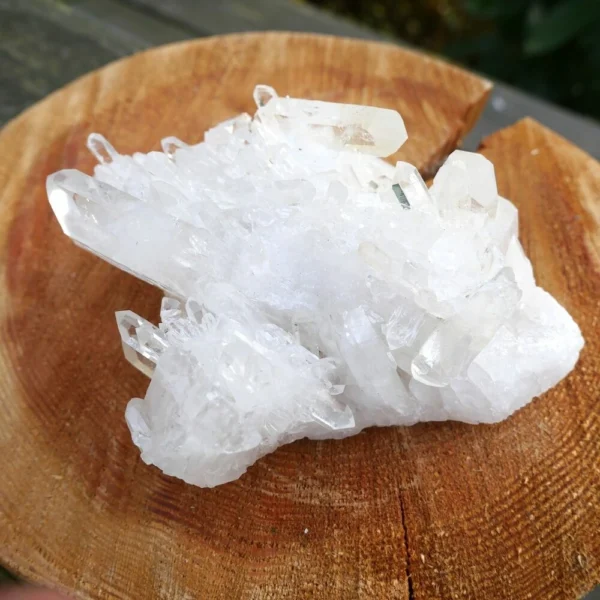 Bijzonder cluster met heldere bergkristal punten in alle richtingen 'BK3'